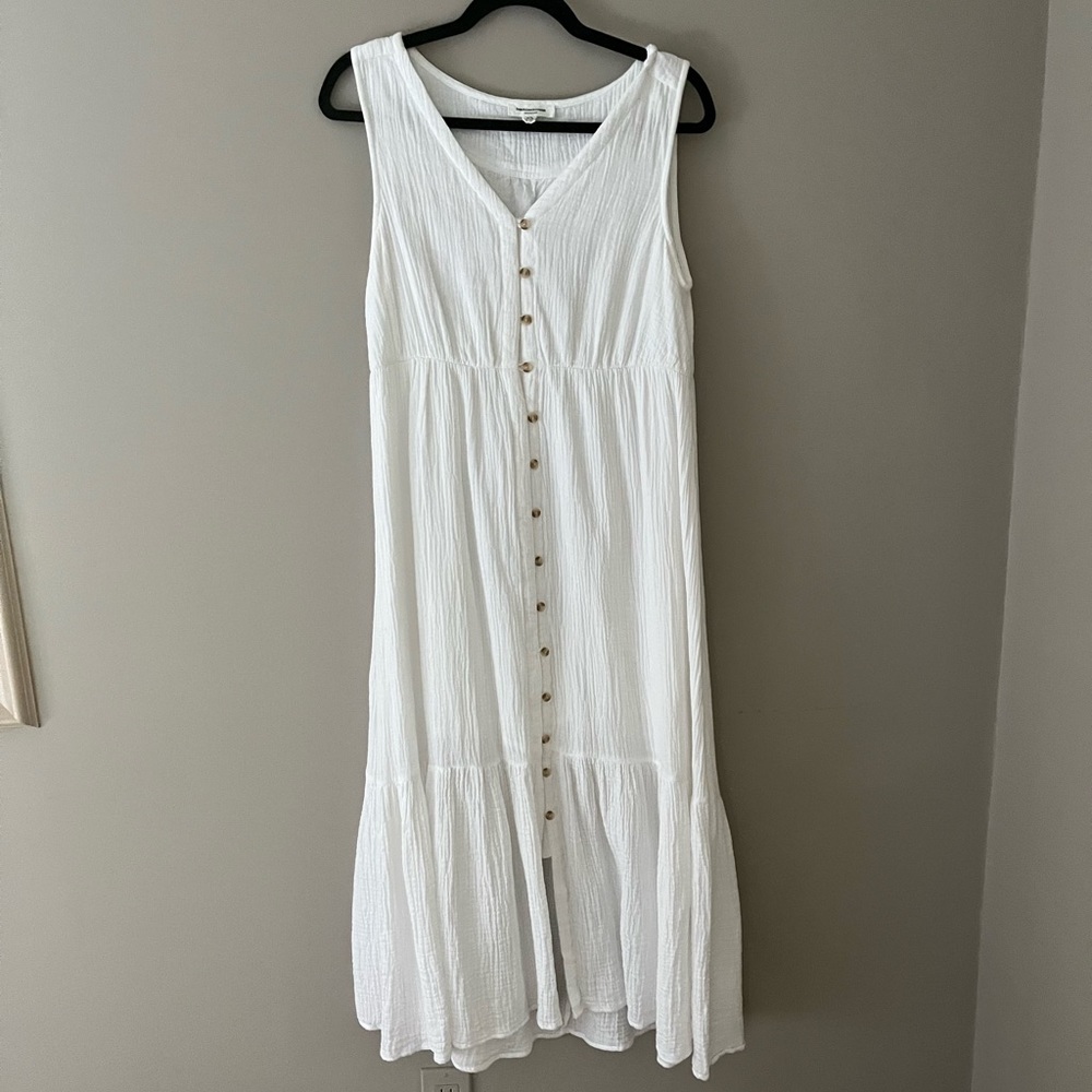 beachlunchlounge White Button-Front Tiered Maxi Dress - Picture 3 of 7